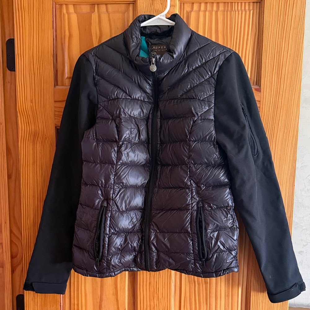 Roper Women's Black Quilted Puffer Jacket with Softshell Sleeves